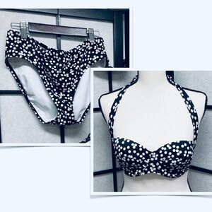 EUC Victoria’s Secret 2pc swim. Bra top size 34B, with a Hipster bottom size M.